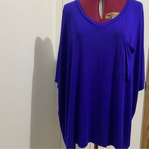 ZENANA woman blue knit oversized, short sleeves pullover top. Size L. Used.